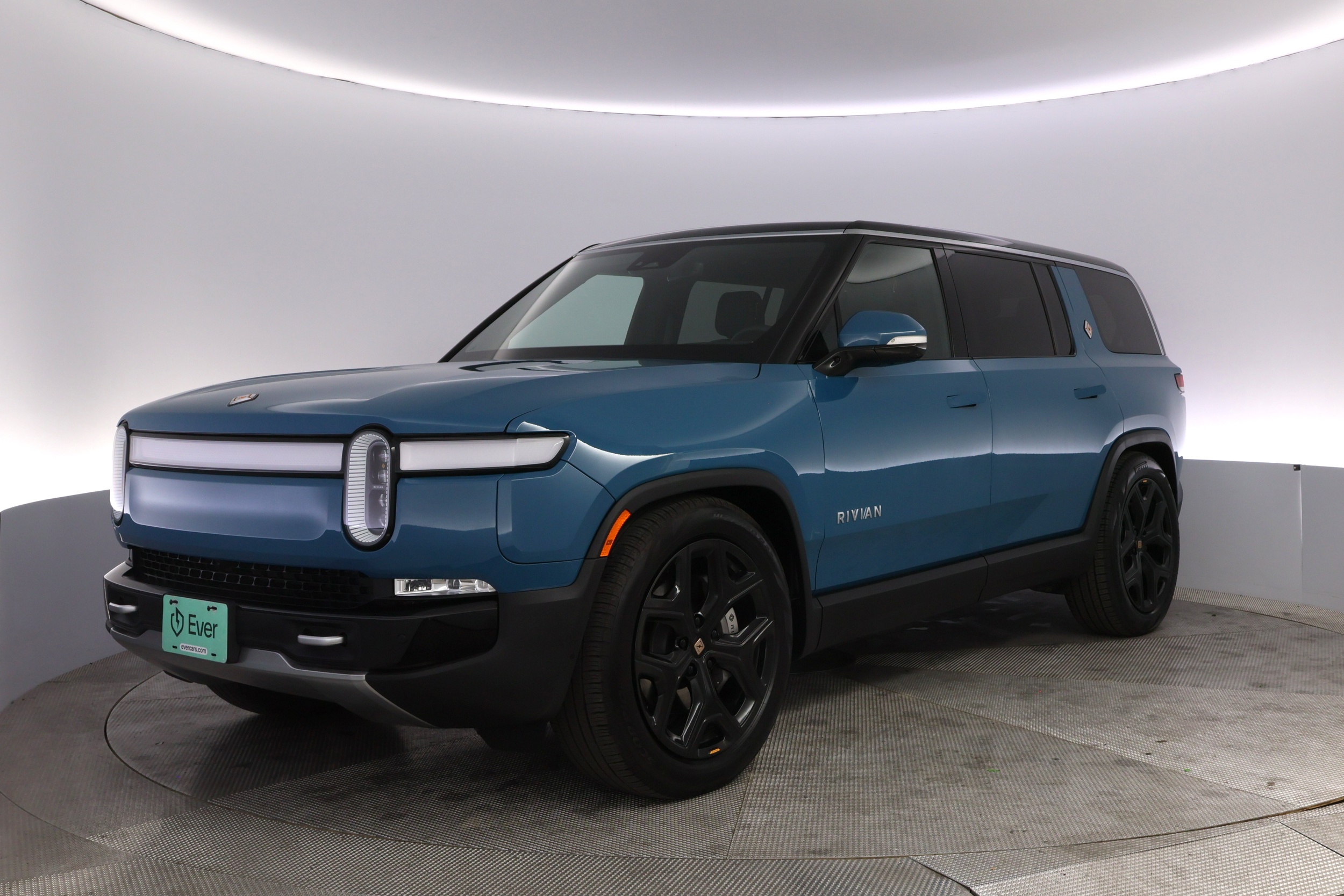 2024 Rivian R1S