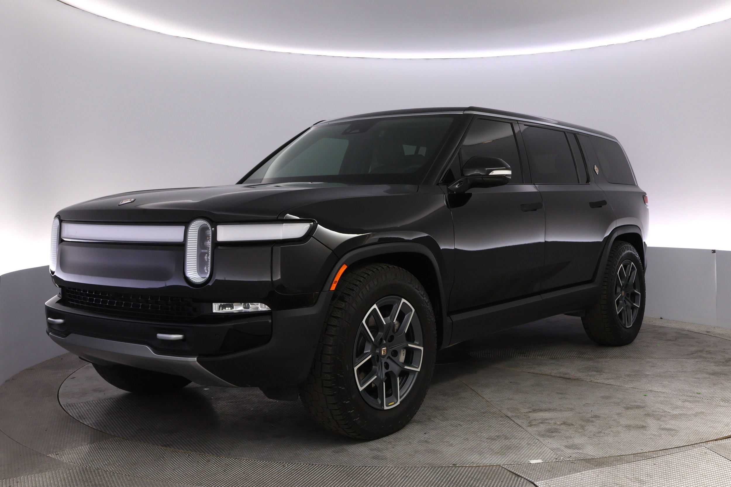 2024 Rivian R1S
