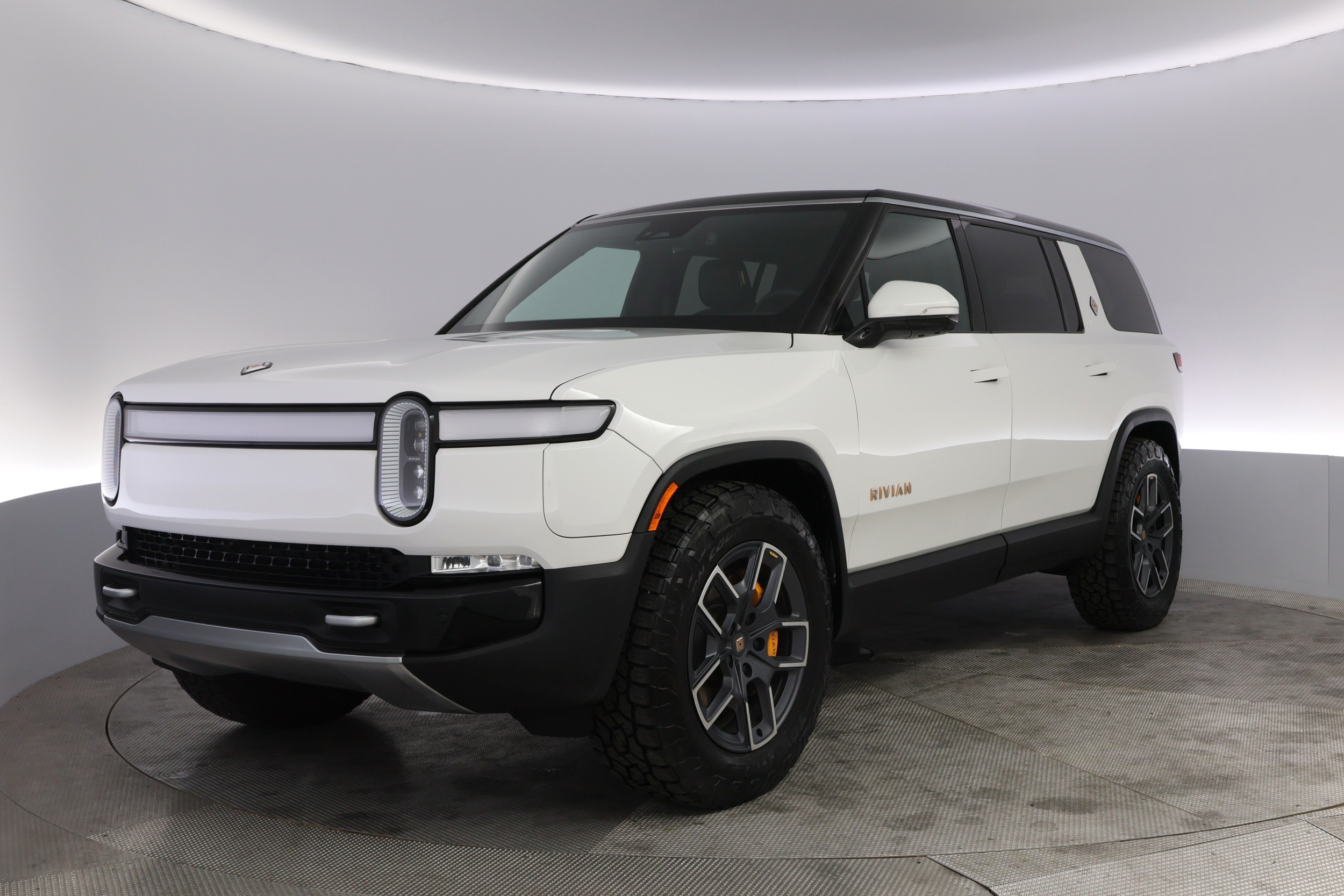 2024 Rivian R1S