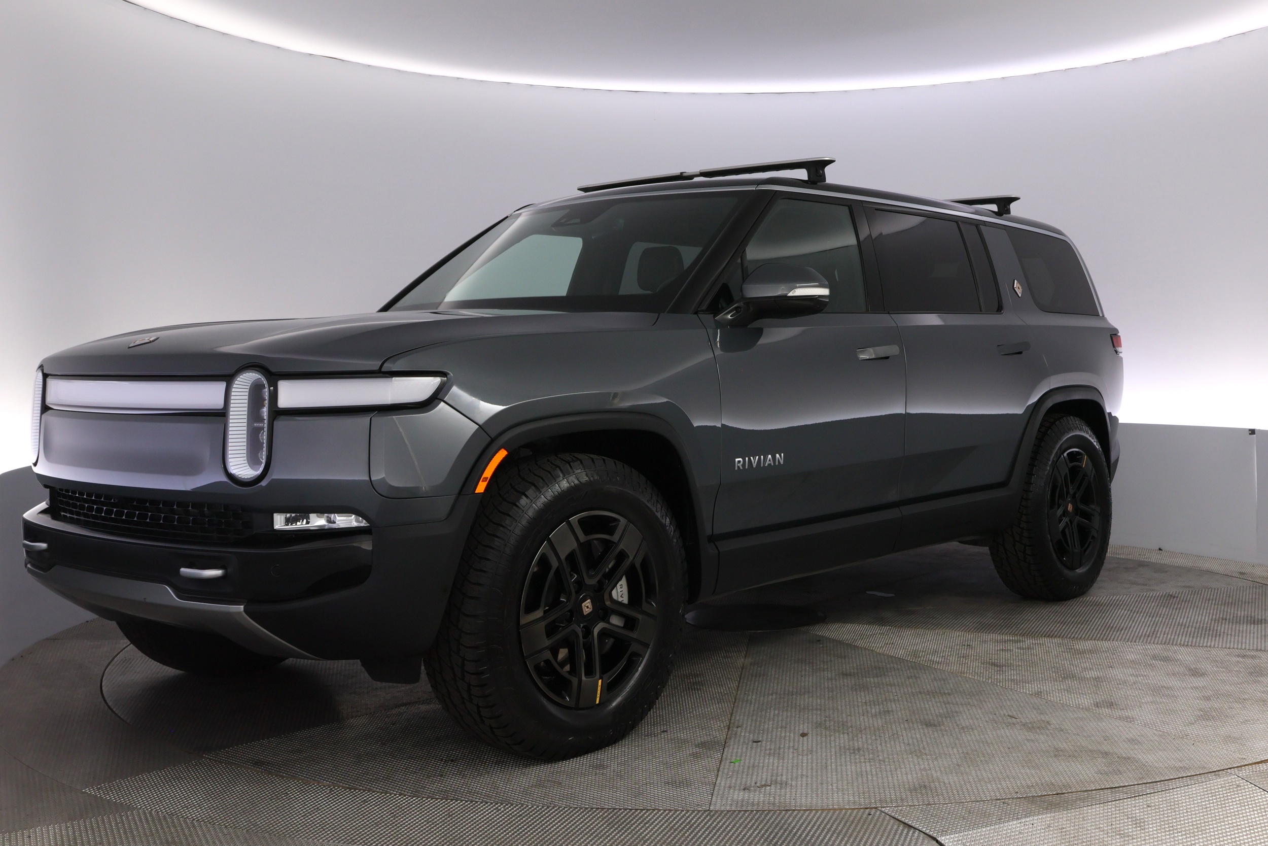 2024 Rivian R1S
