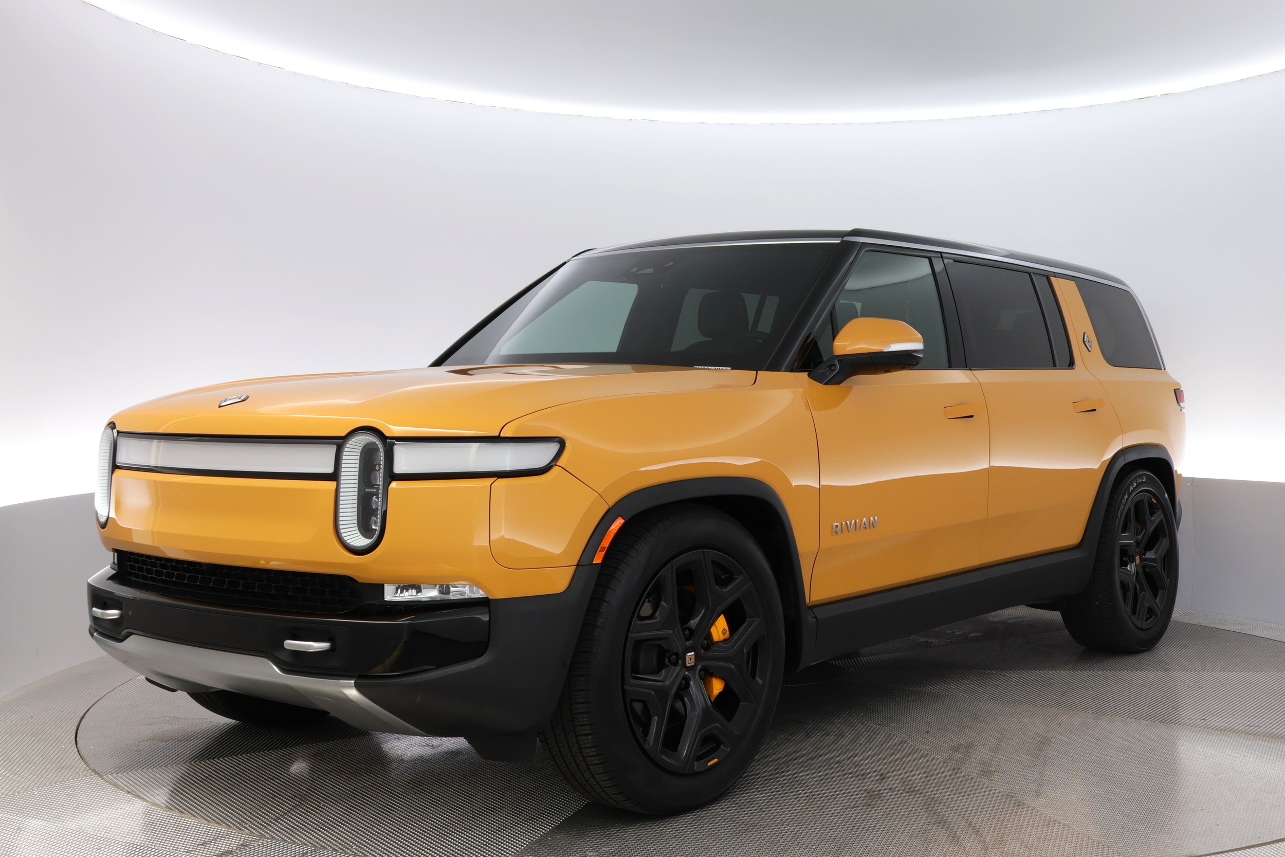 2023 Rivian R1S