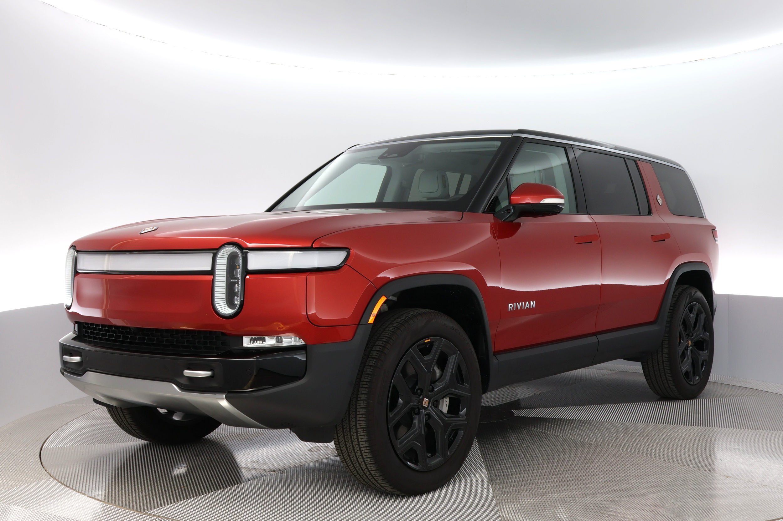 2024 Rivian R1S