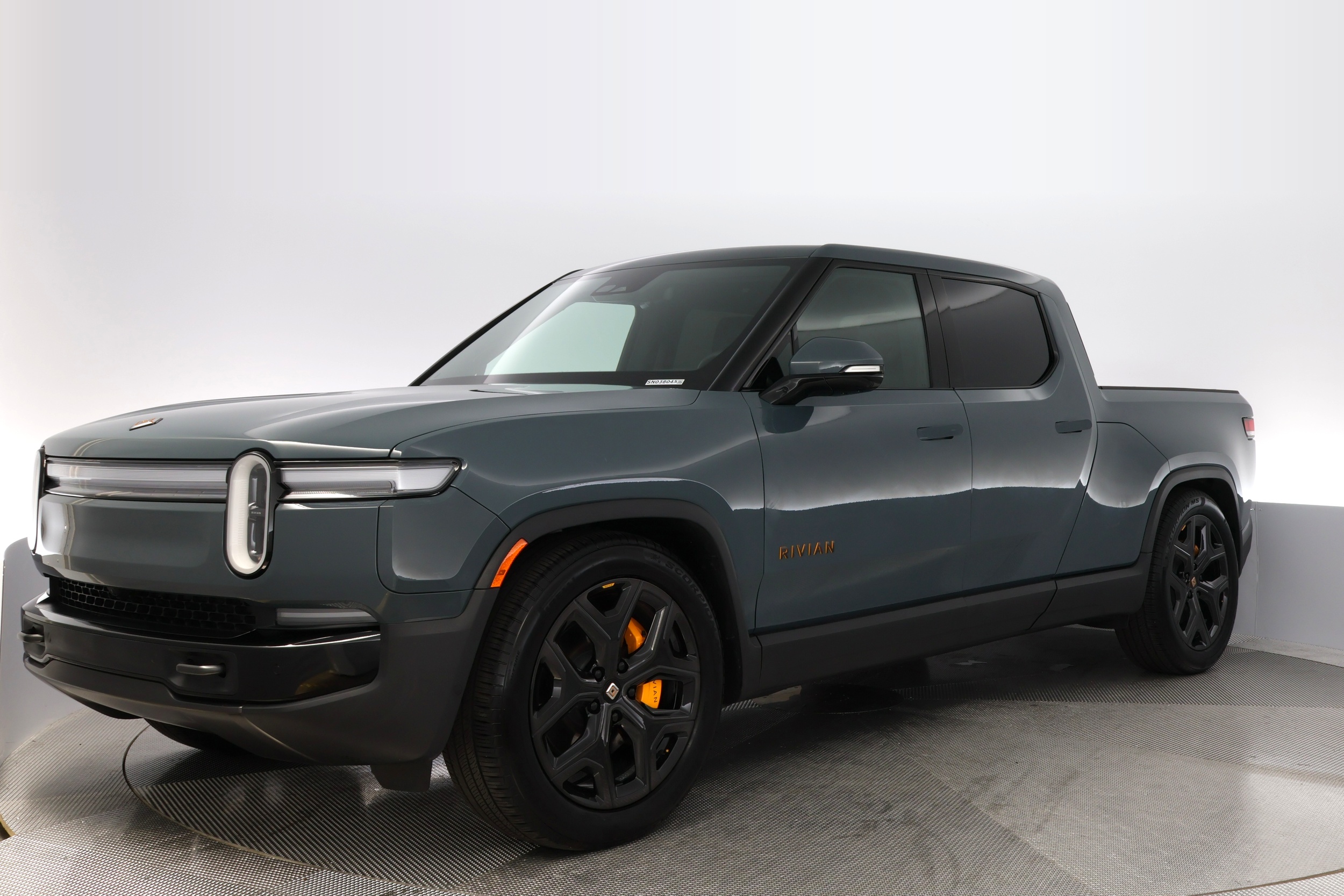 2025 Rivian R1T