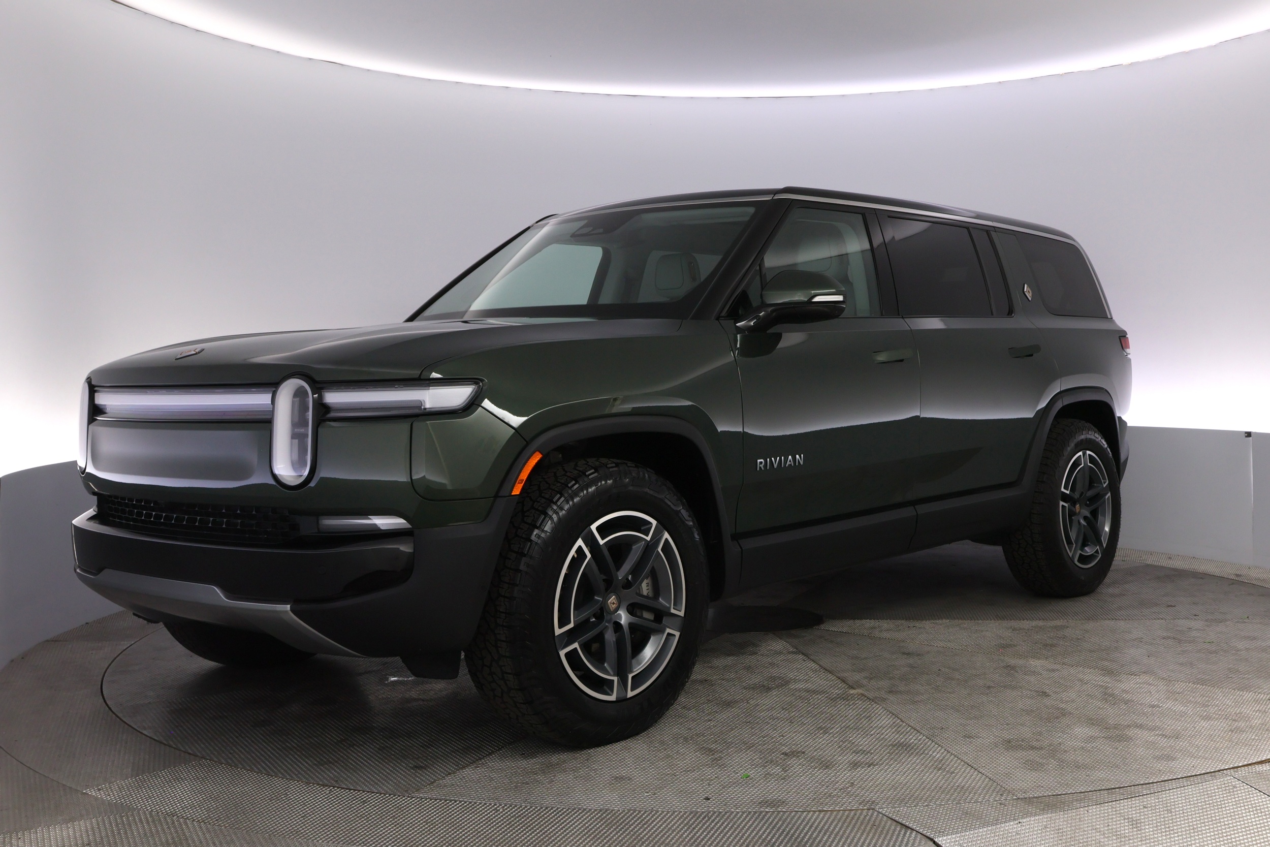 2025 Rivian R1S