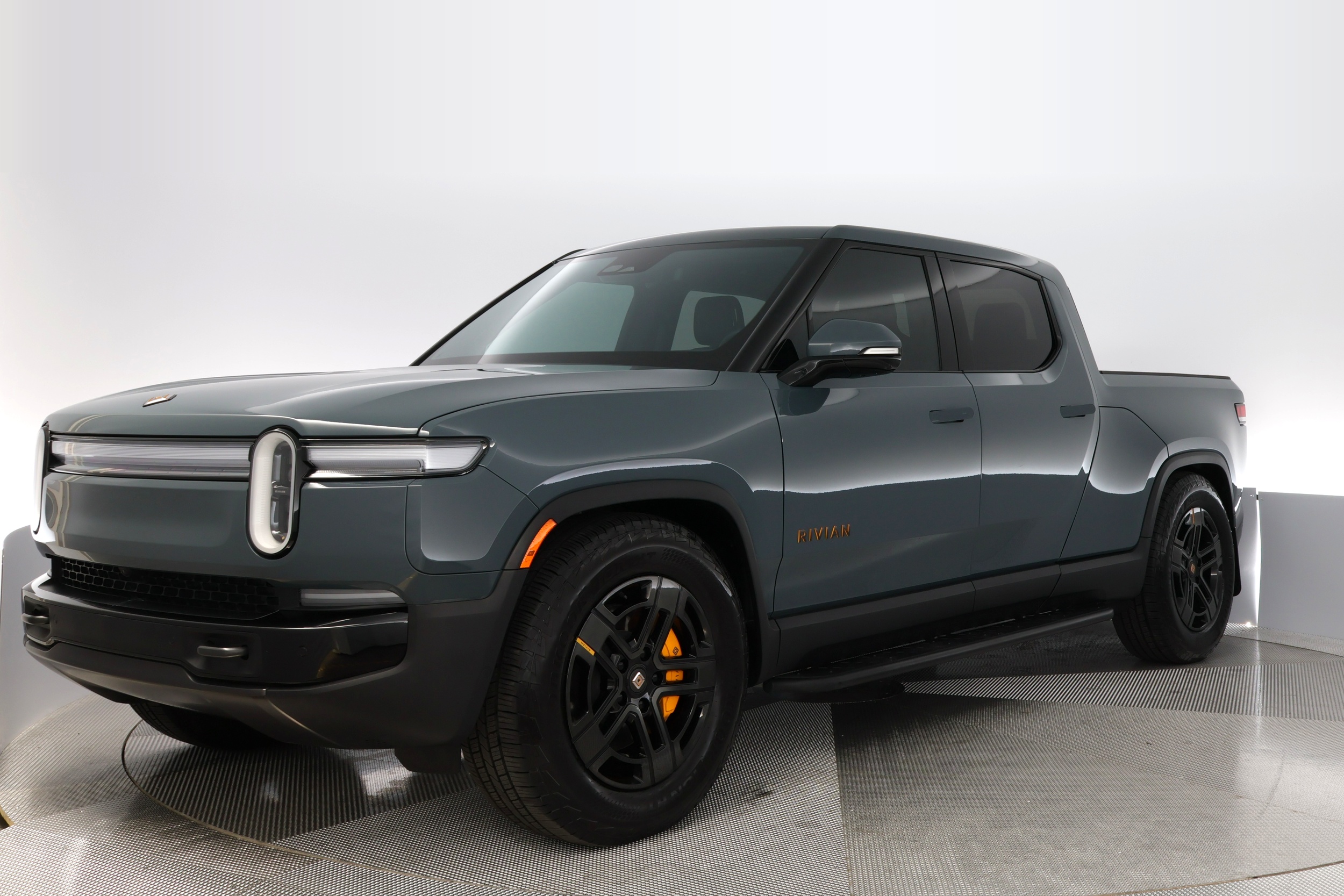 2025 Rivian R1T