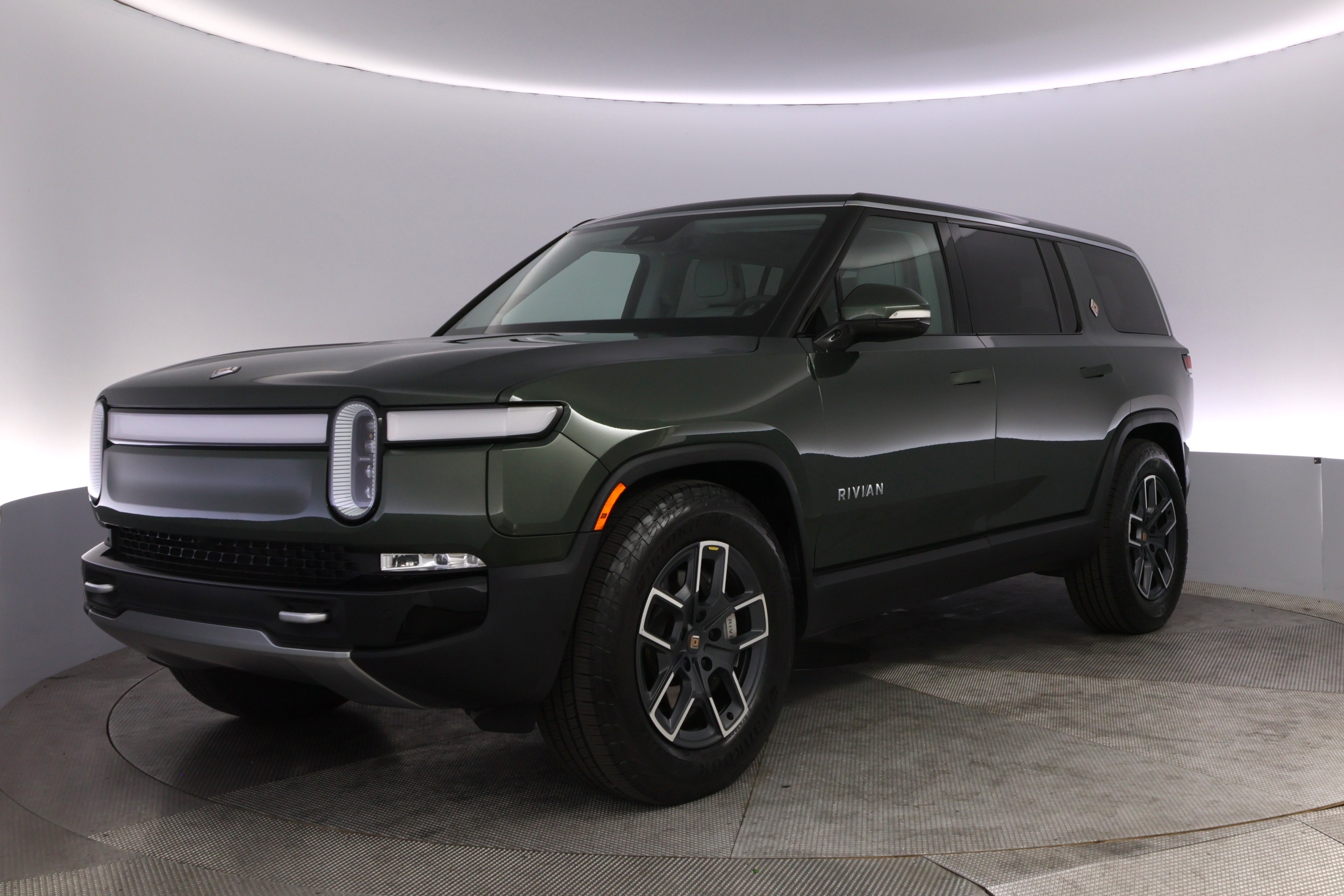 2024 Rivian R1S