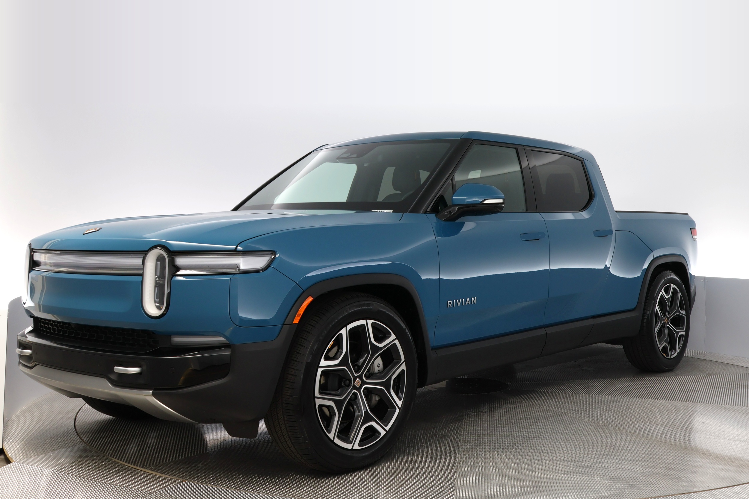 2025 Rivian R1T