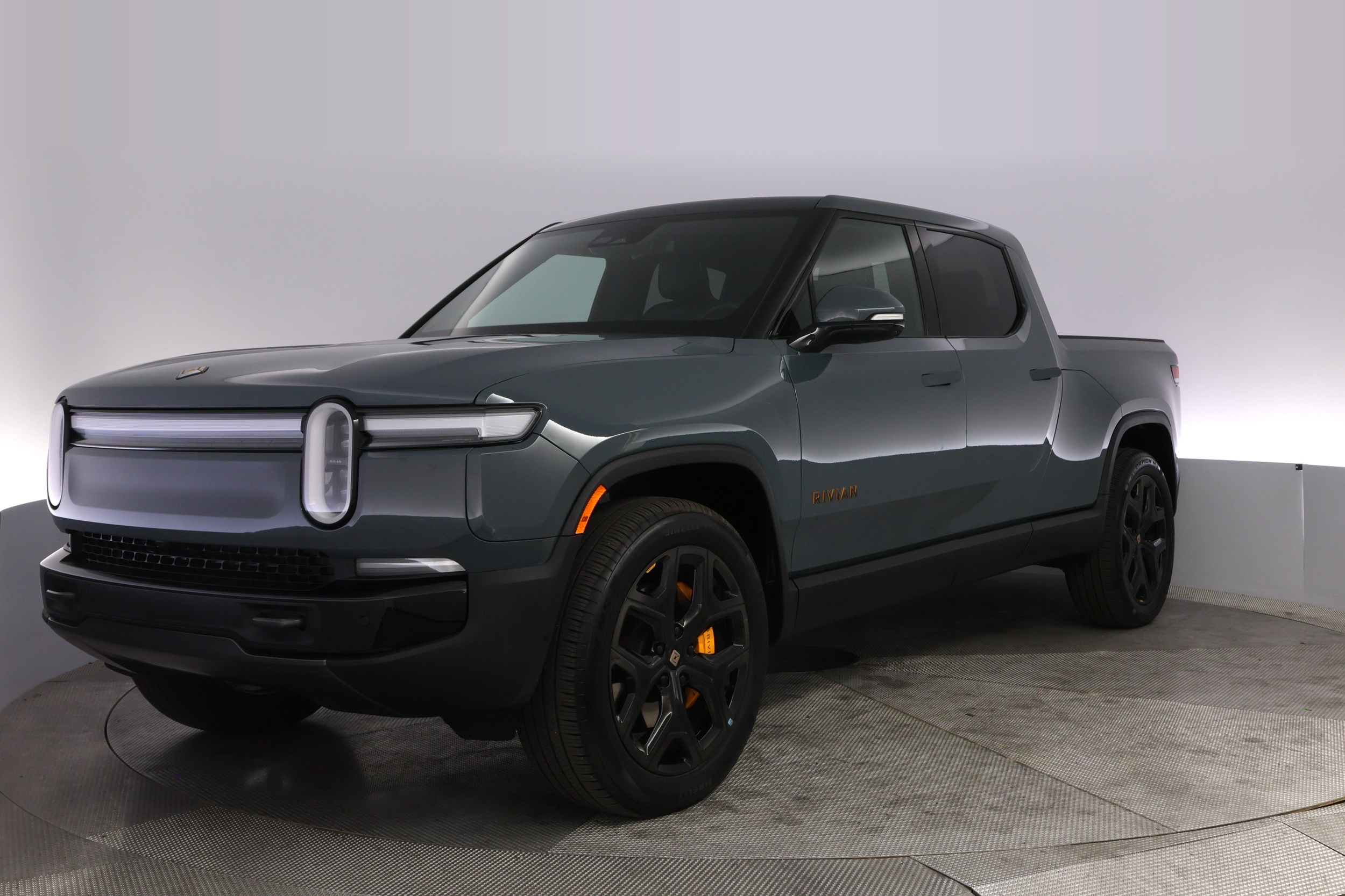 2025 Rivian R1T