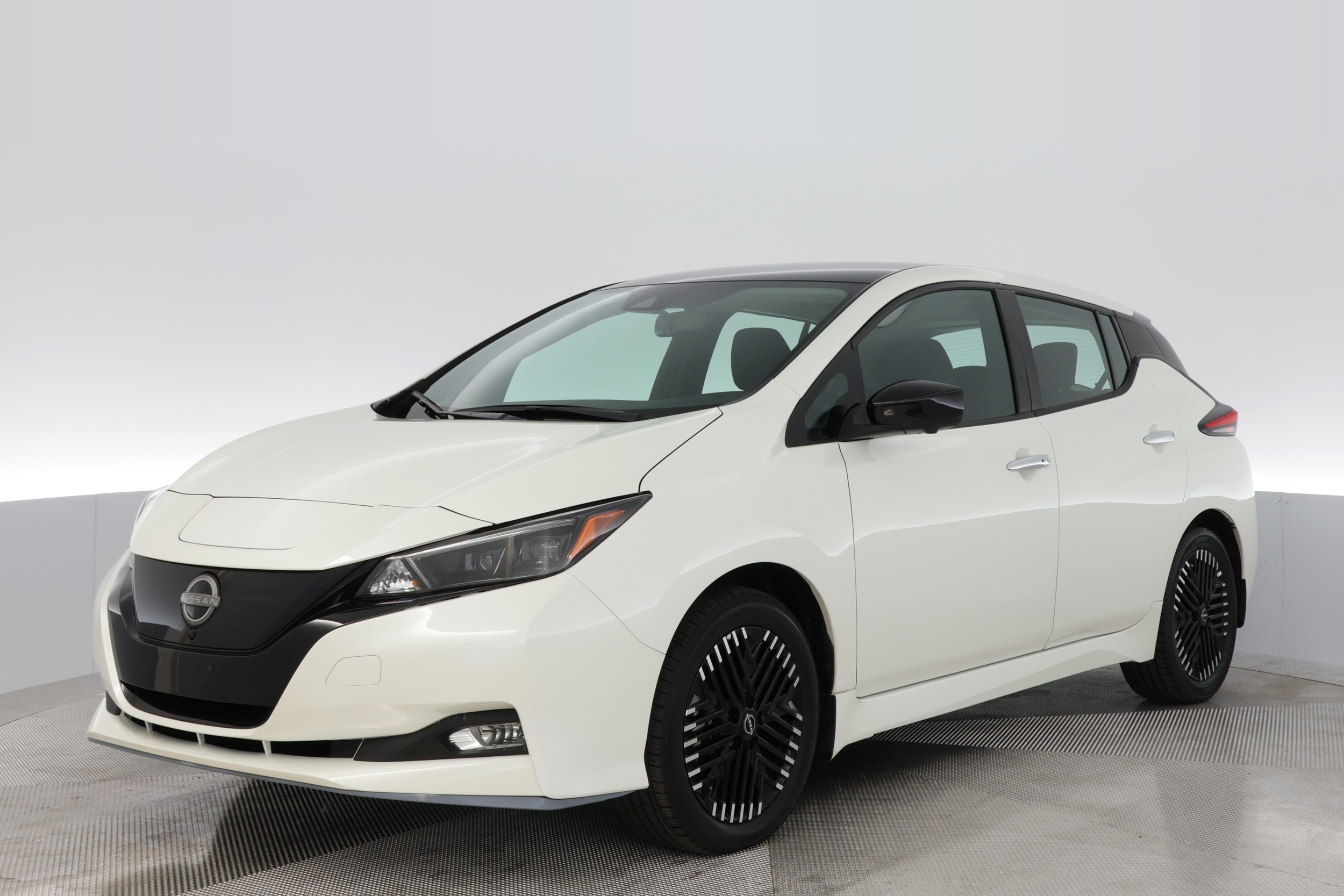 2025 Nissan LEAF