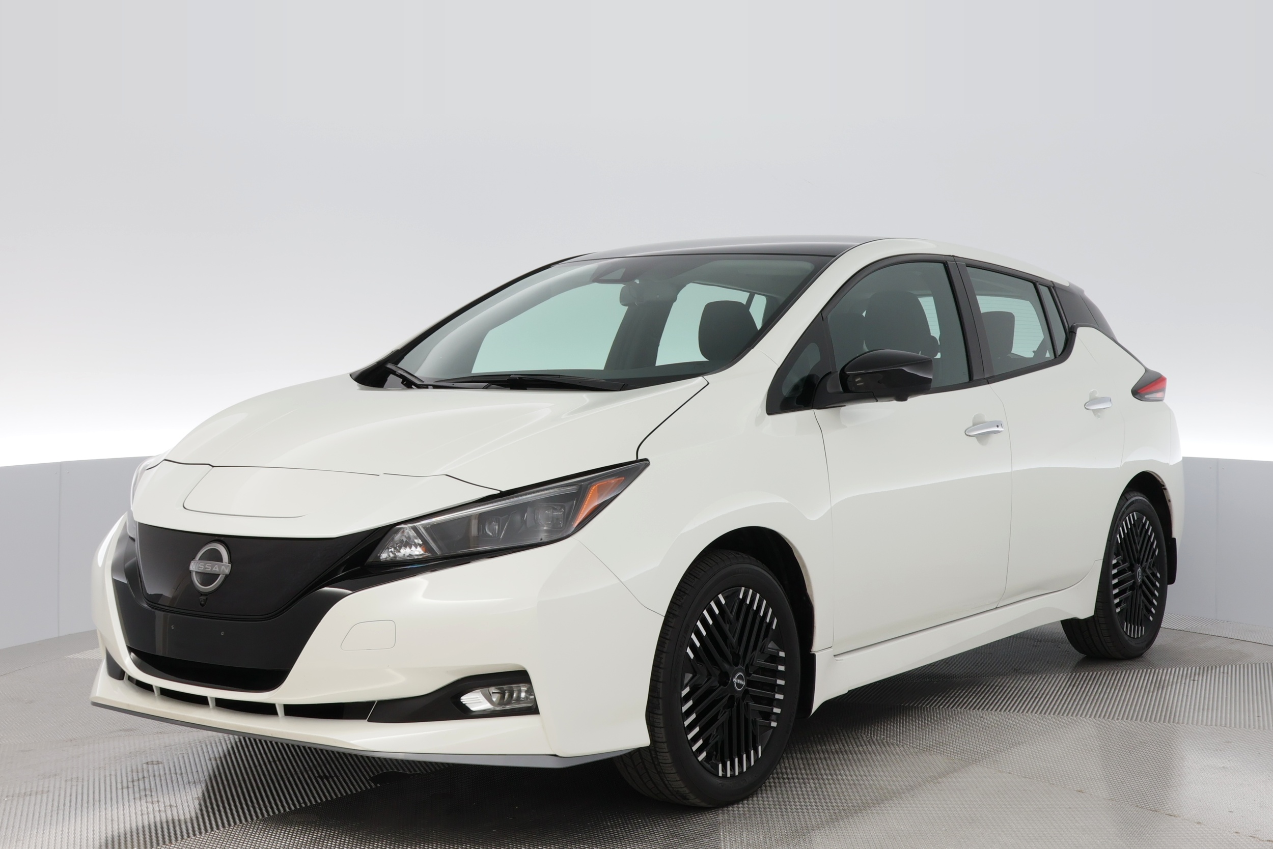 2024 Nissan LEAF