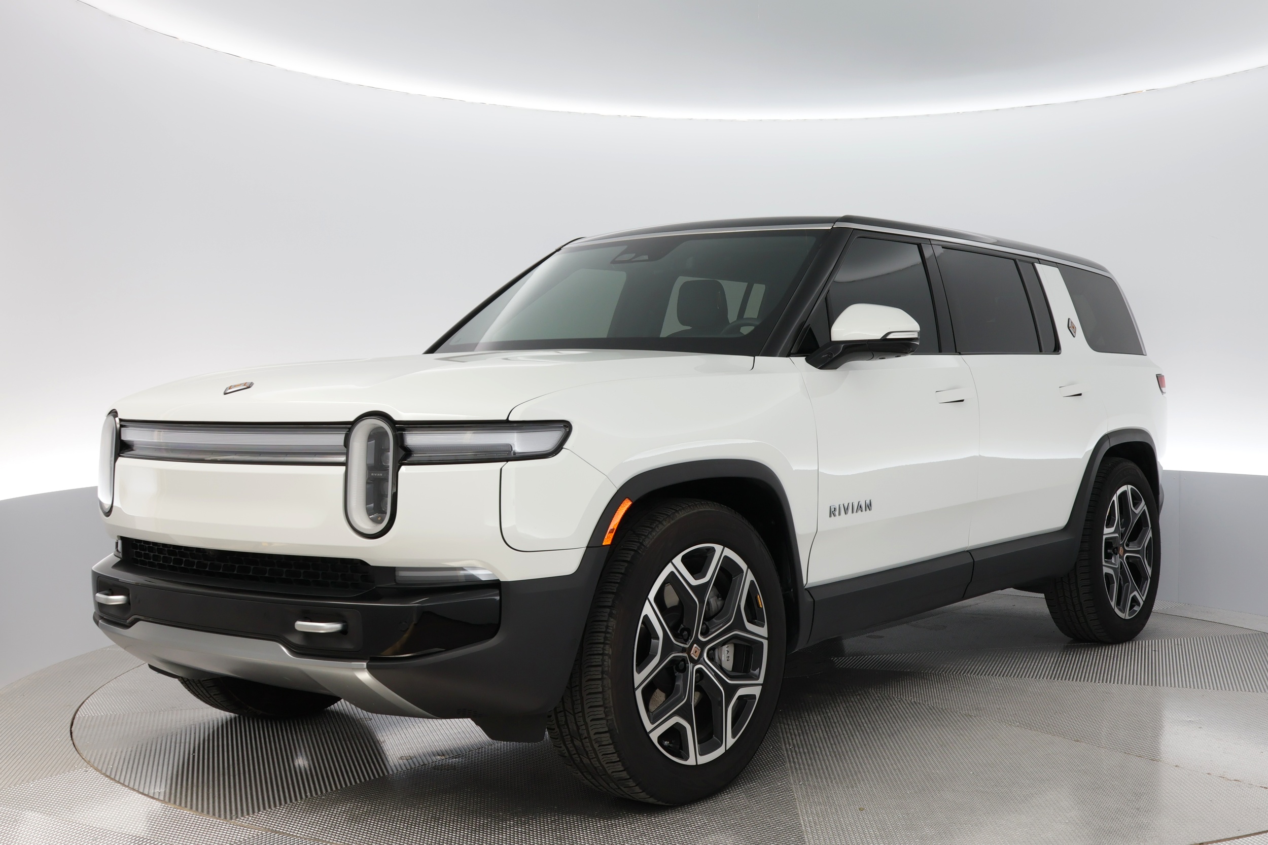2025 Rivian R1S