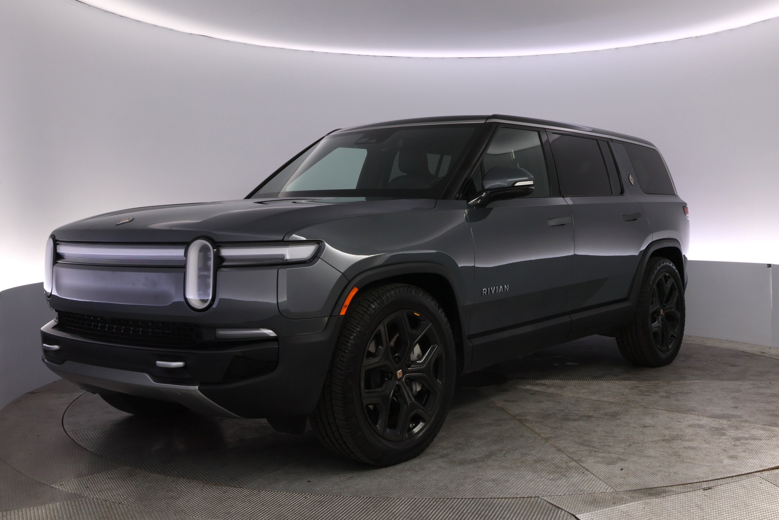 2025 Rivian R1S