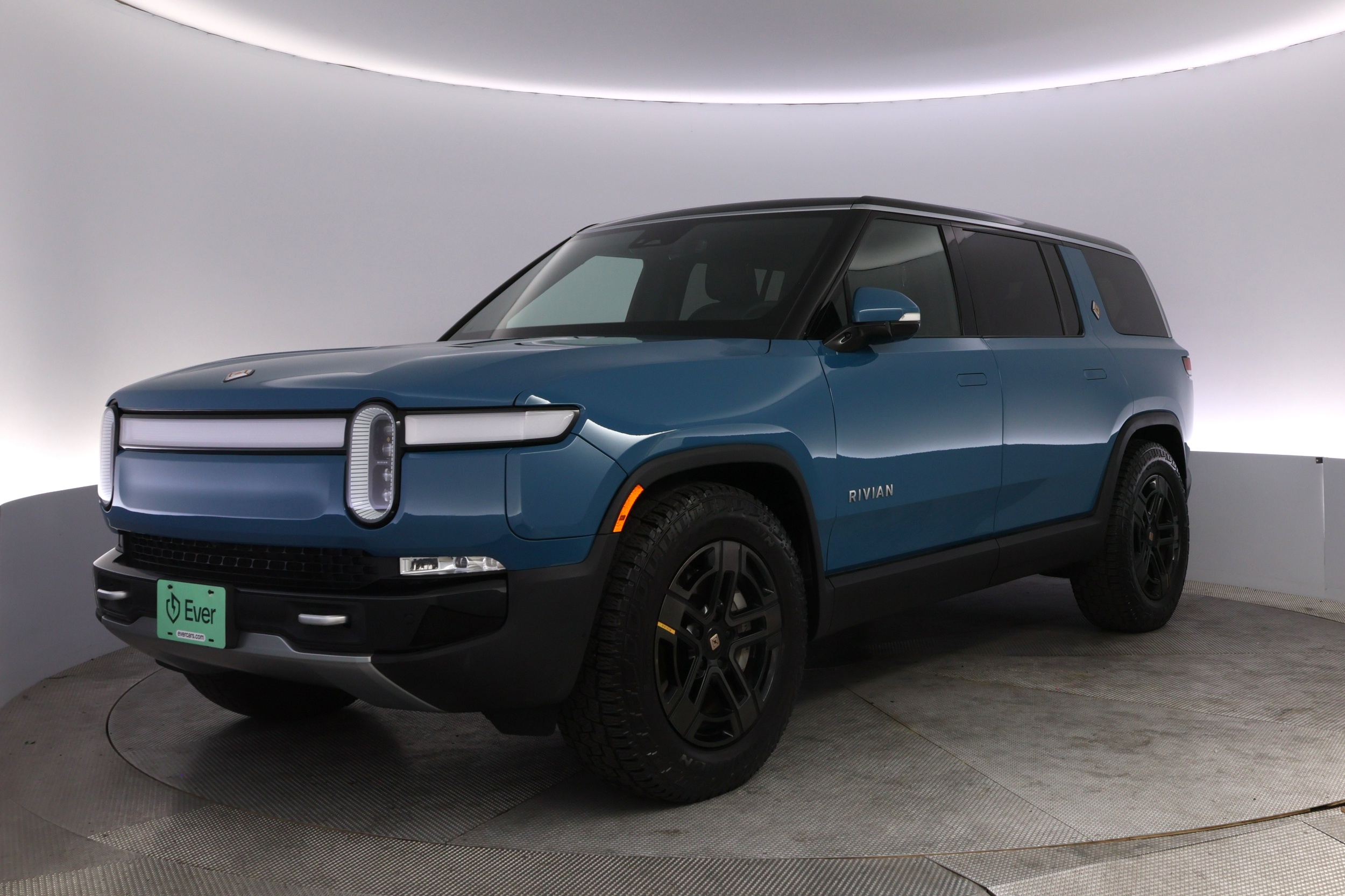 2024 Rivian R1S
