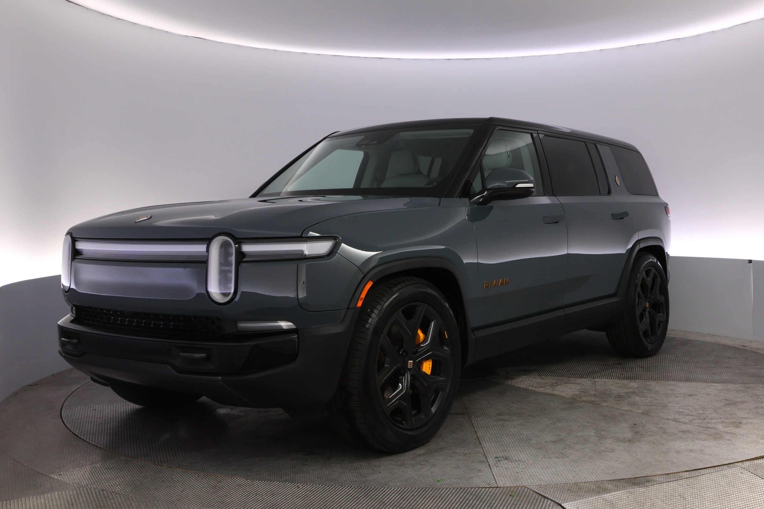 2025 Rivian R1S