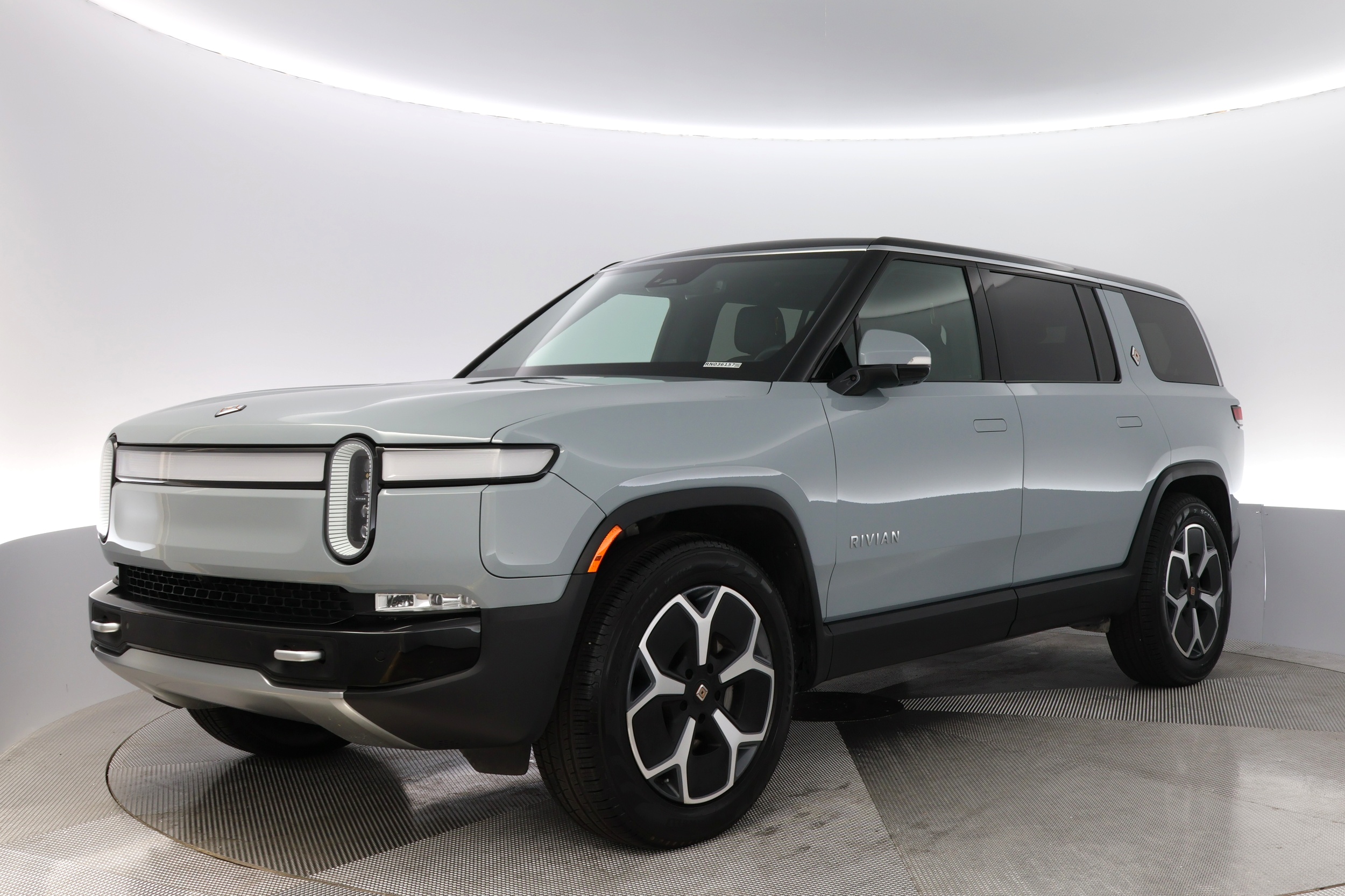 2024 Rivian R1S