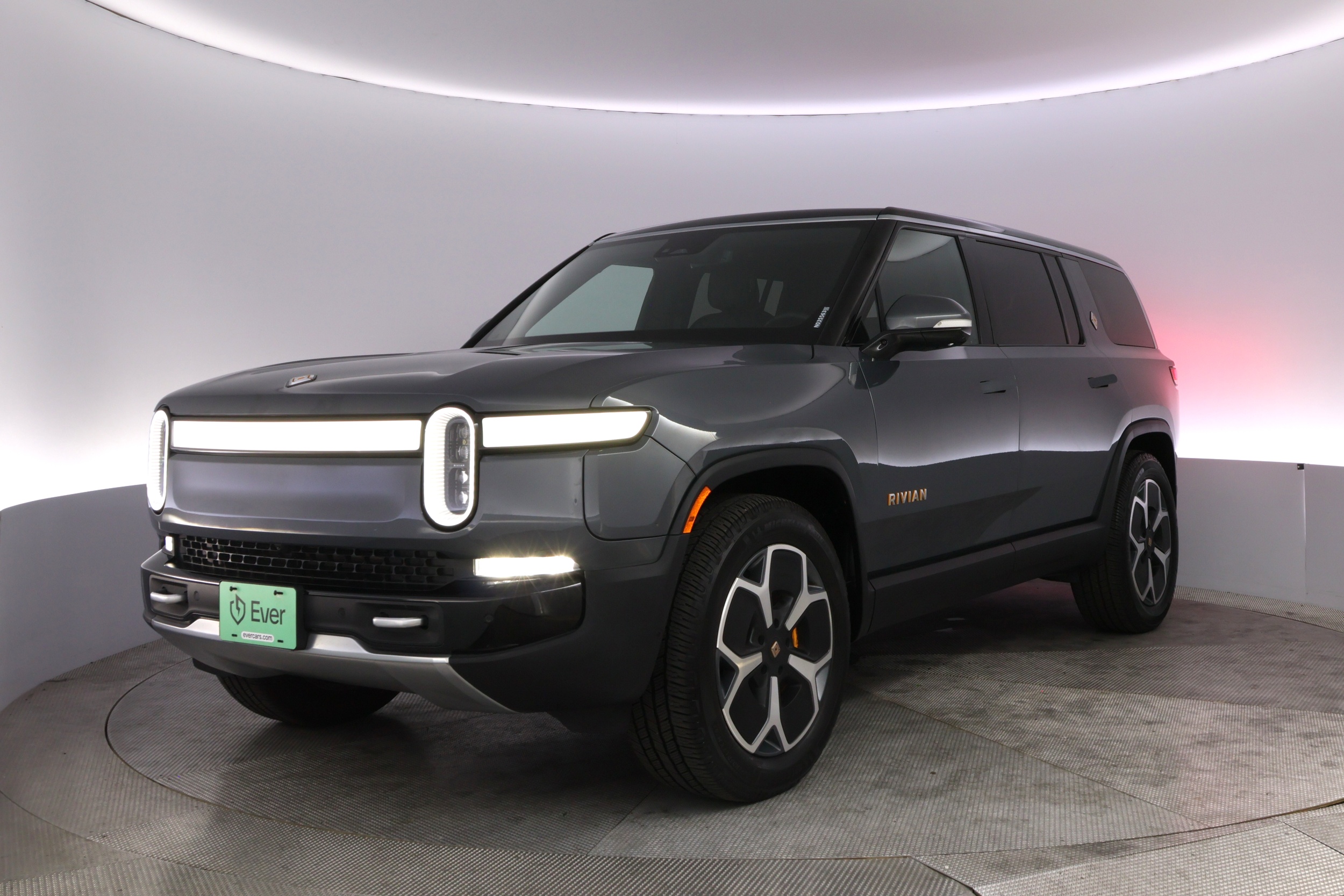 2024 Rivian R1S