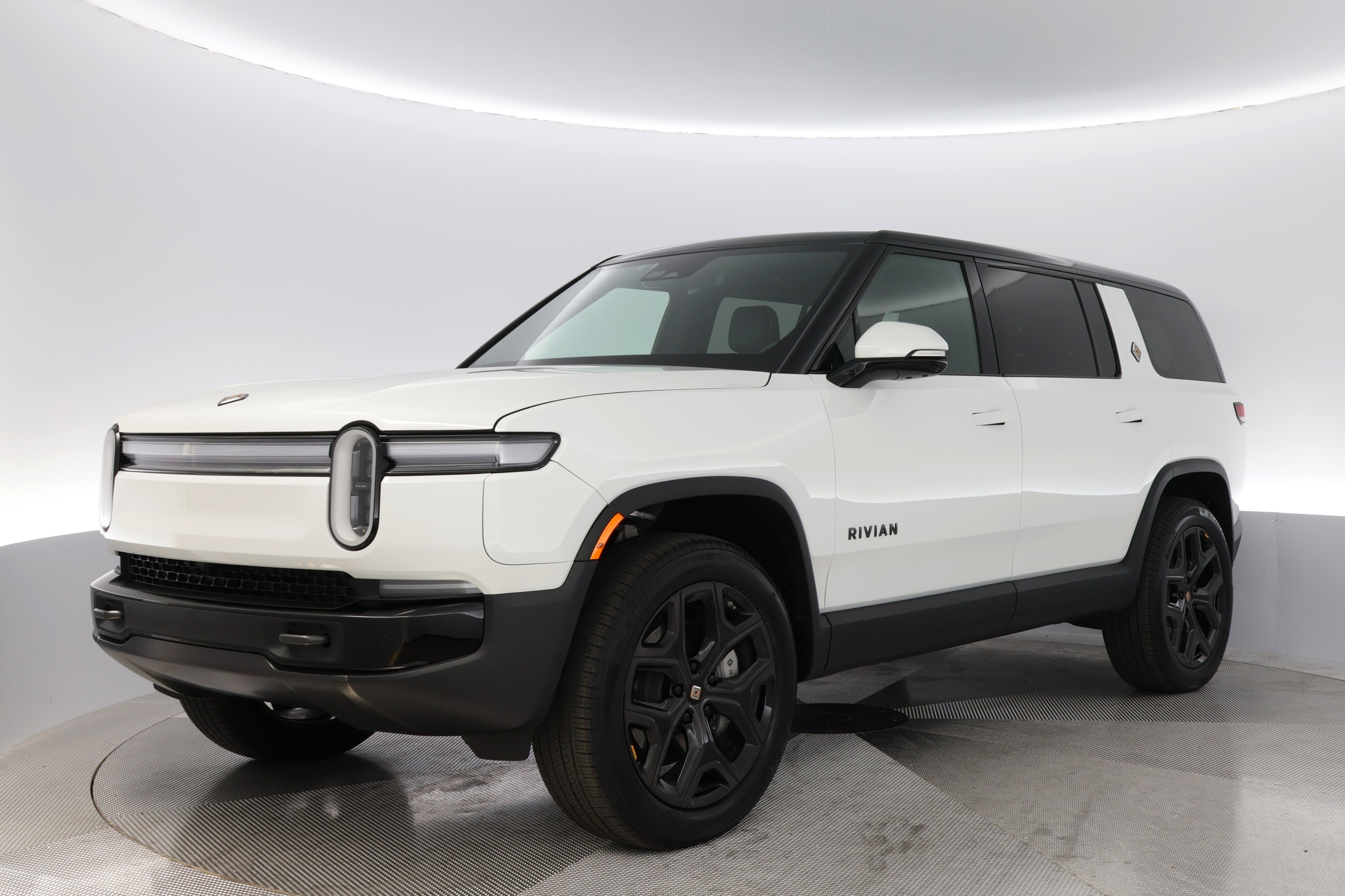 2025 Rivian R1S