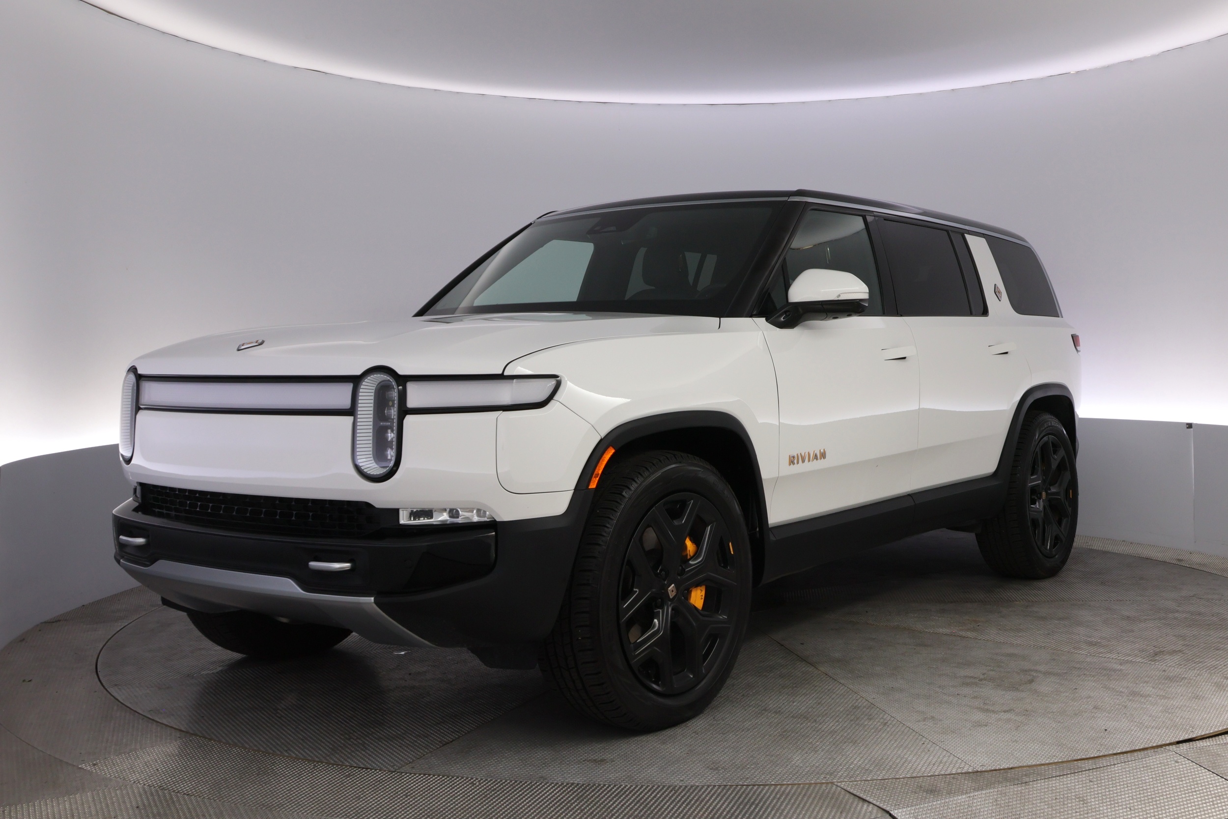 2023 Rivian R1S