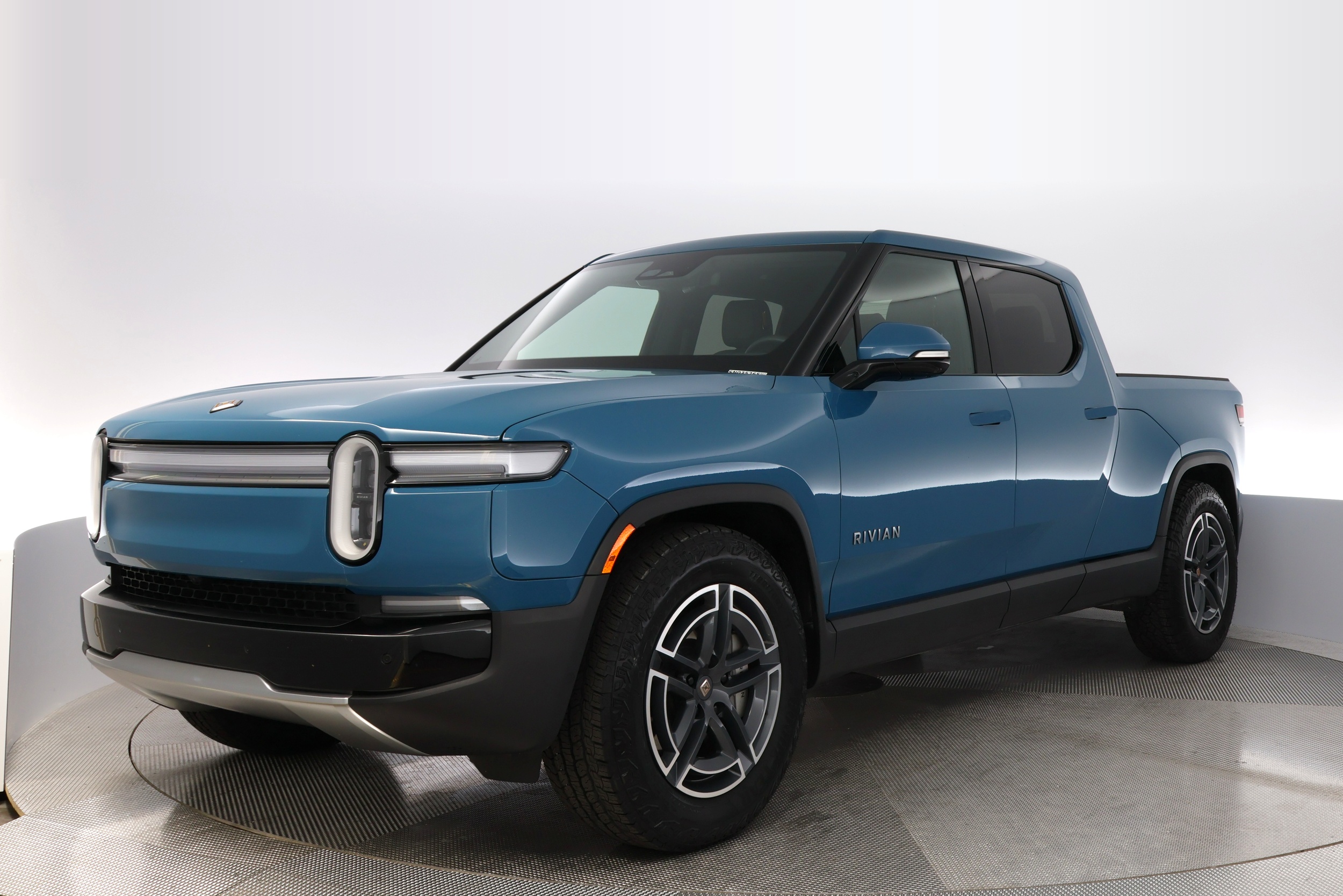 2025 Rivian R1T