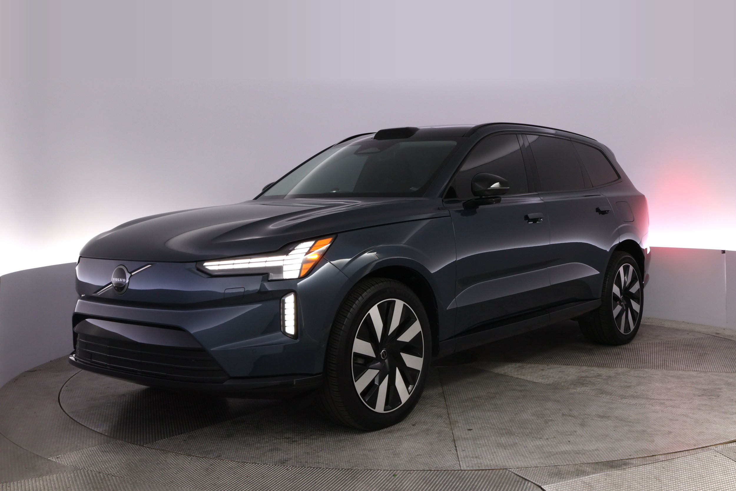 2025 Volvo EX90