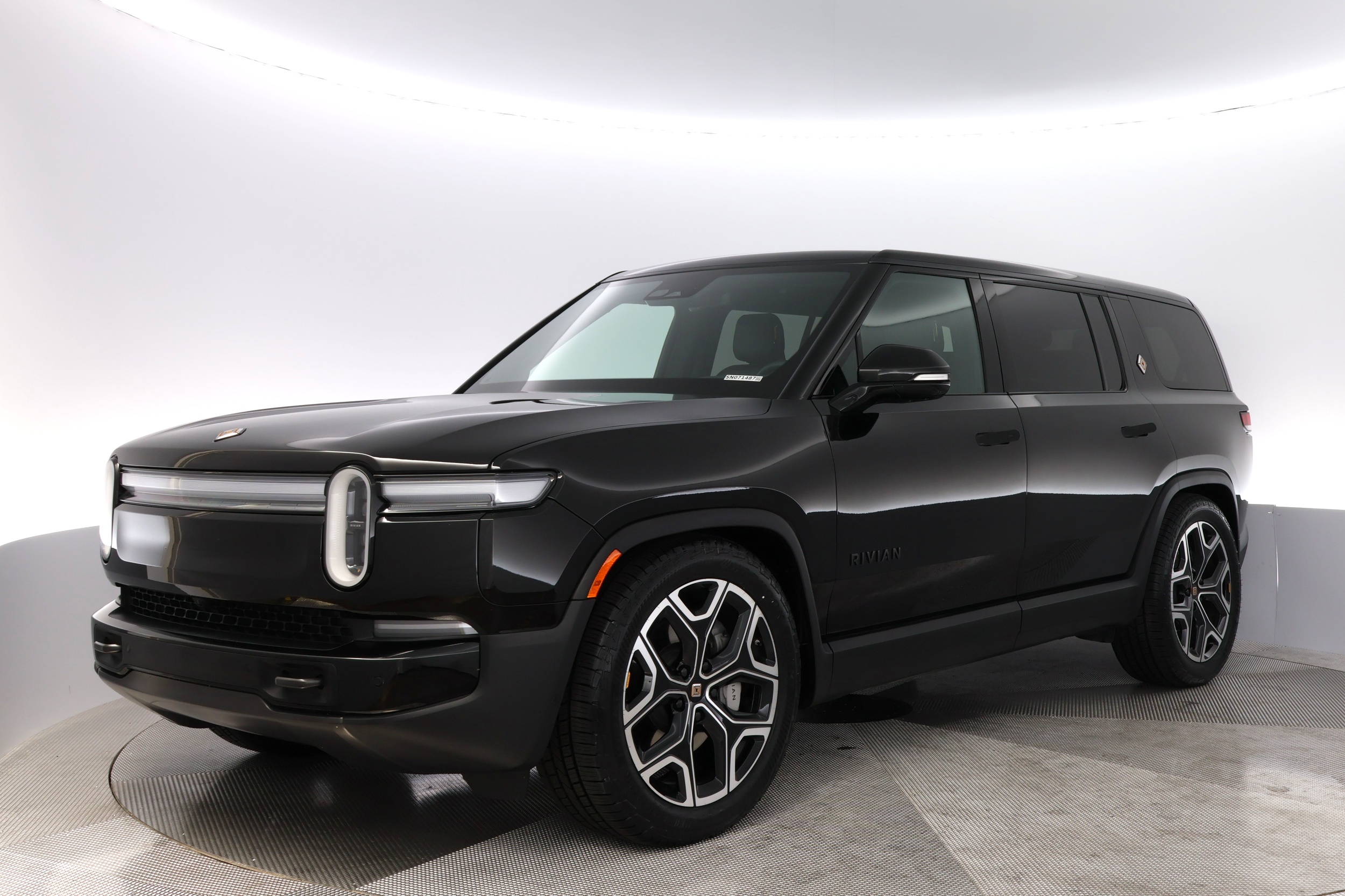 2025 Rivian R1S