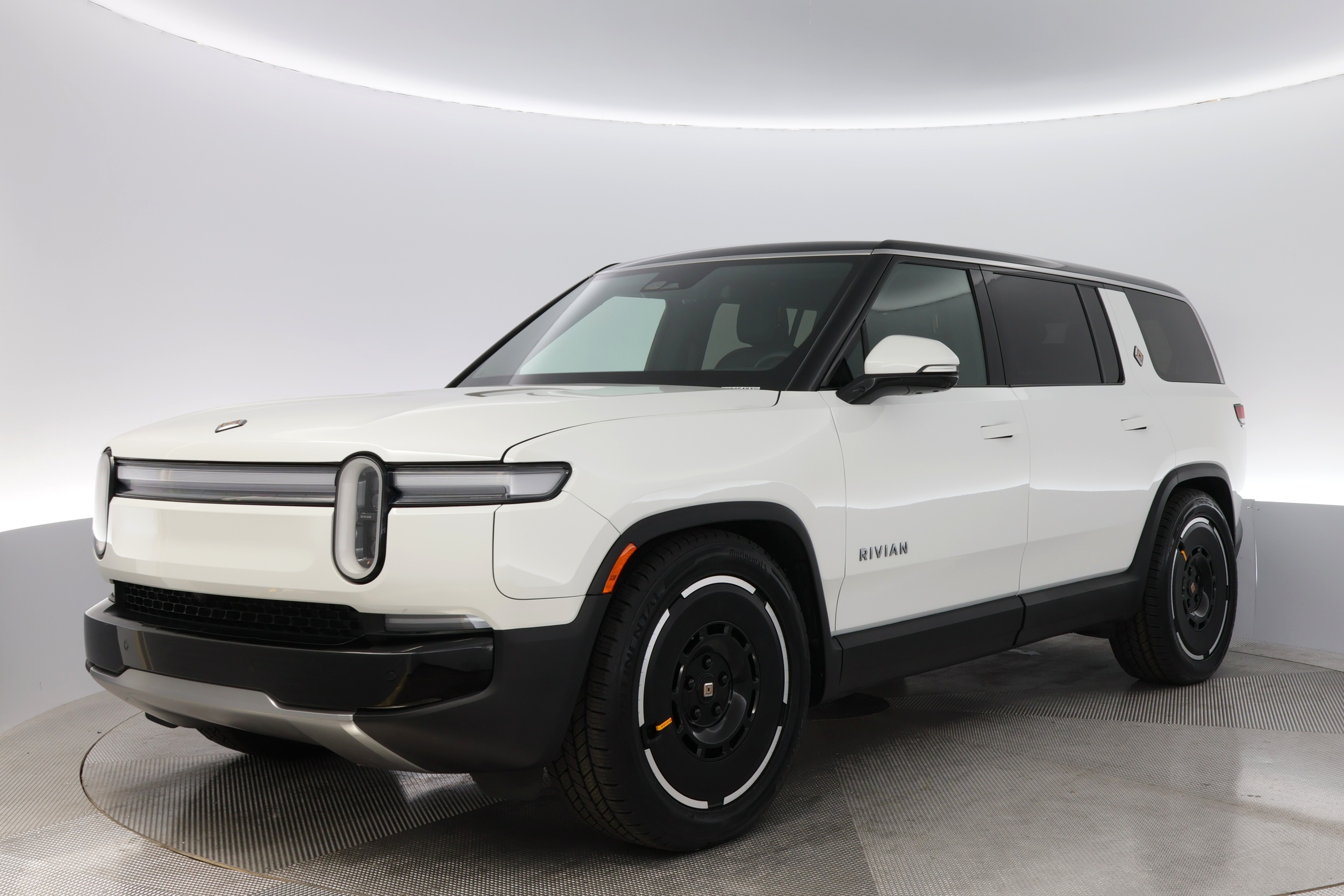 2025 Rivian R1S