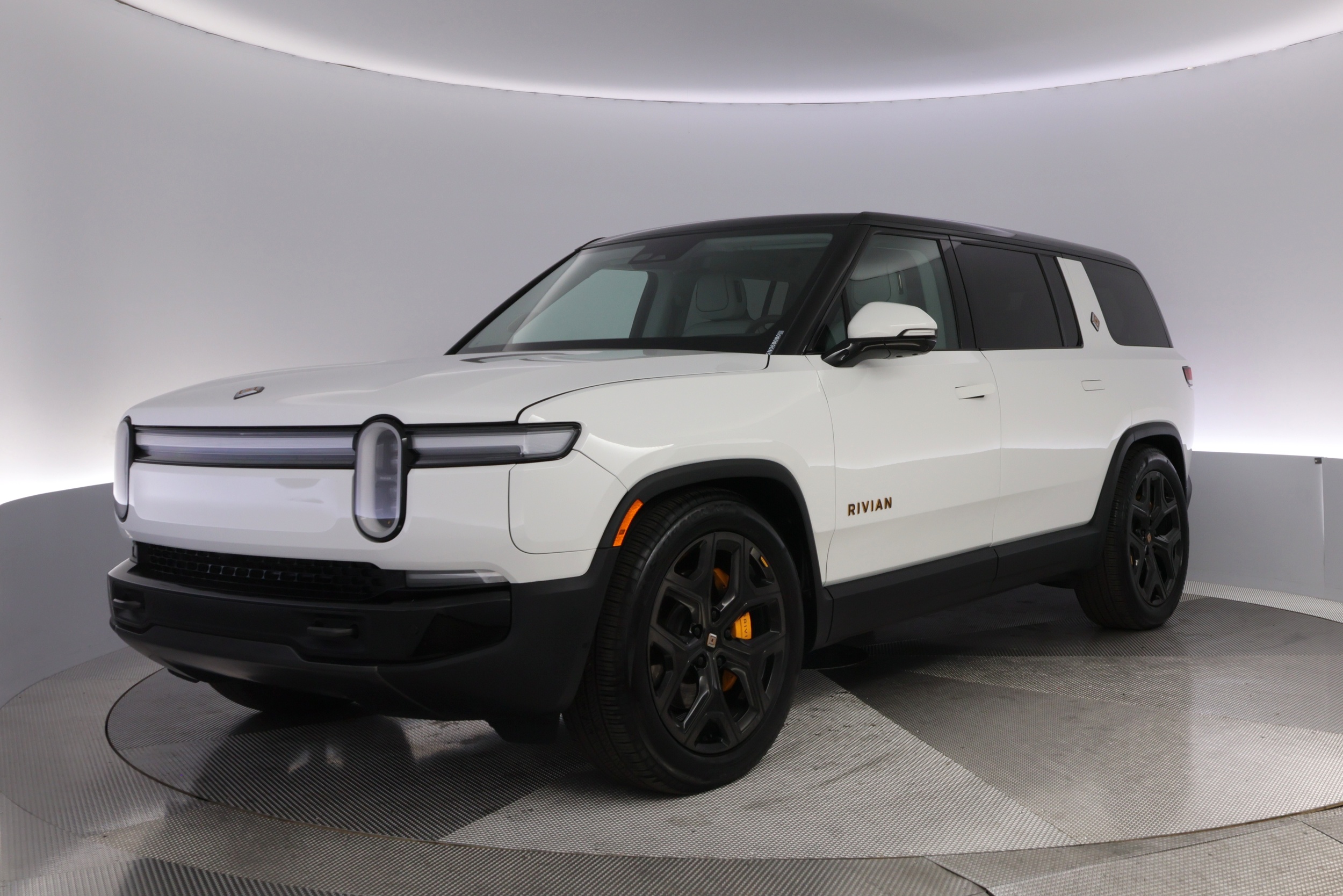 2025 Rivian R1S