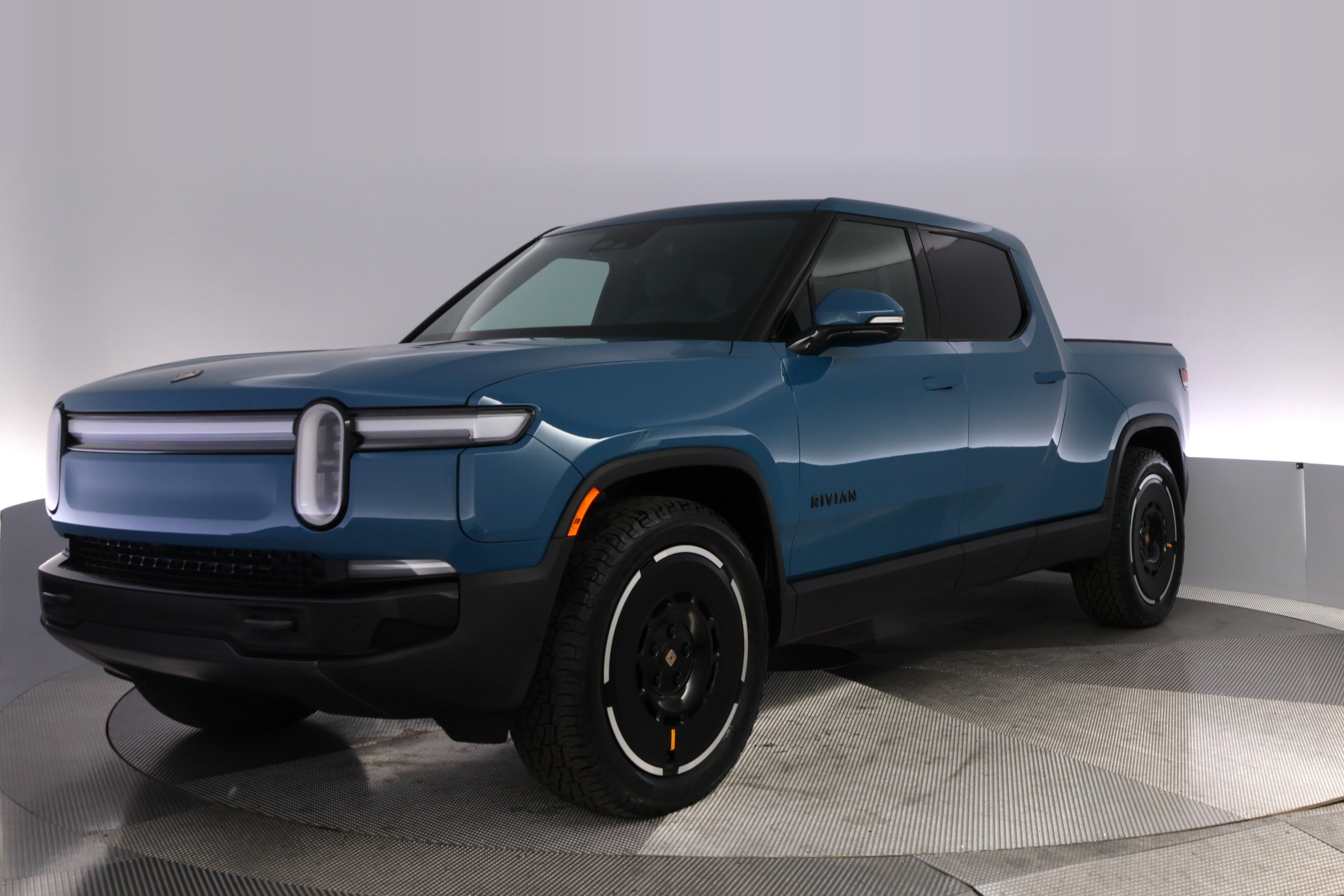 2025 Rivian R1T