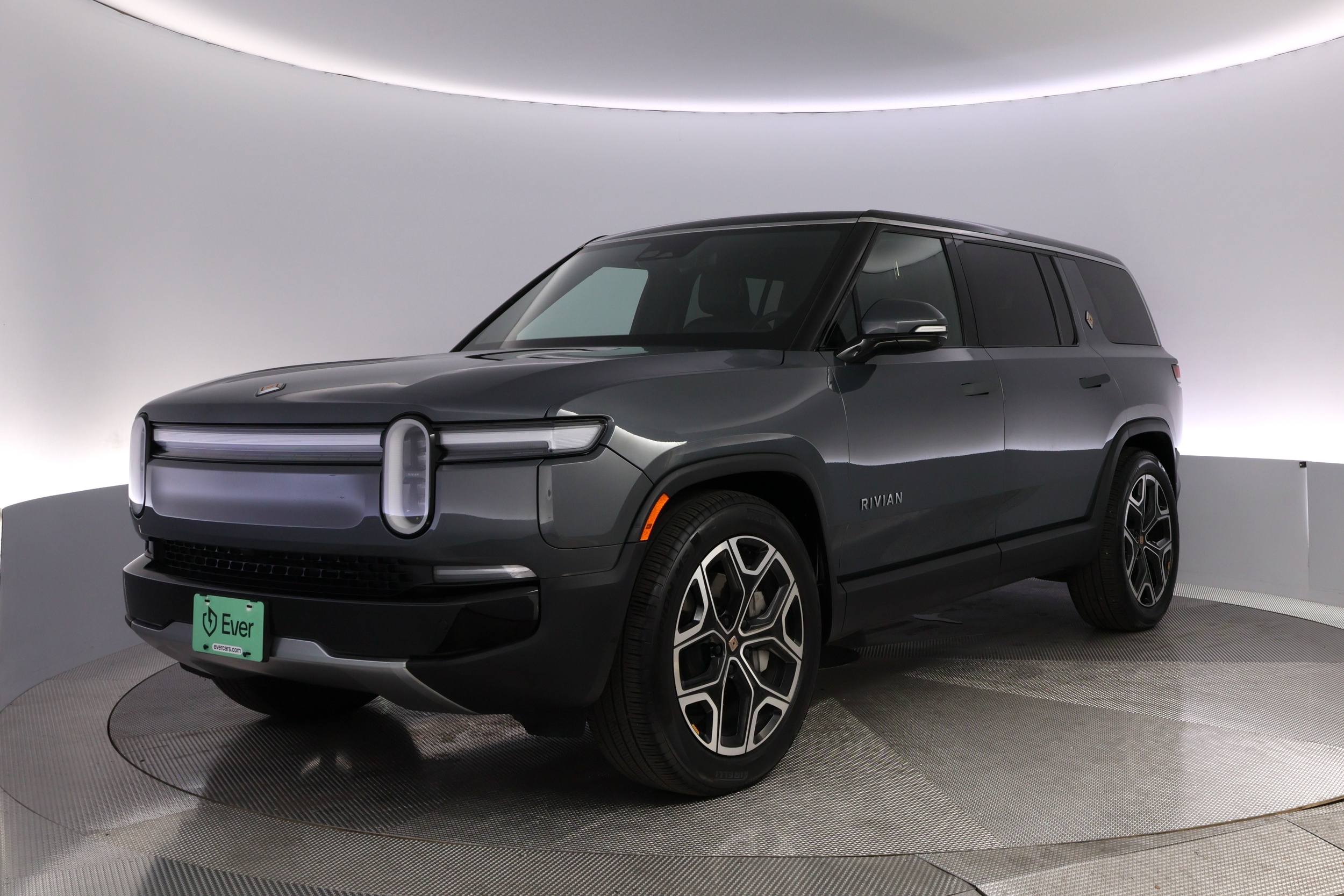 2025 Rivian R1S